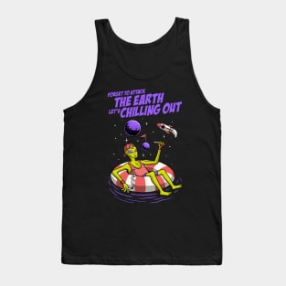 chilling out alien Tank Top